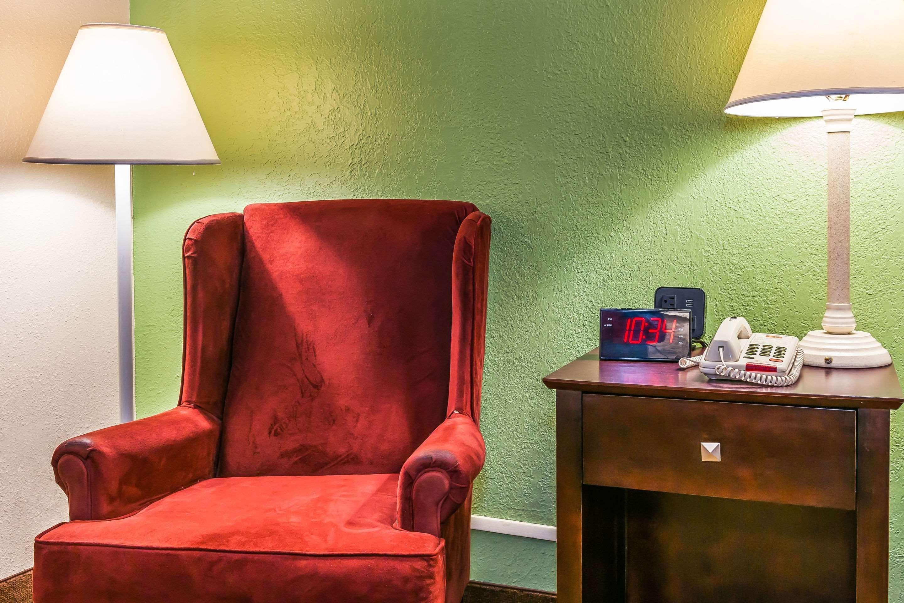 Econo Hotel