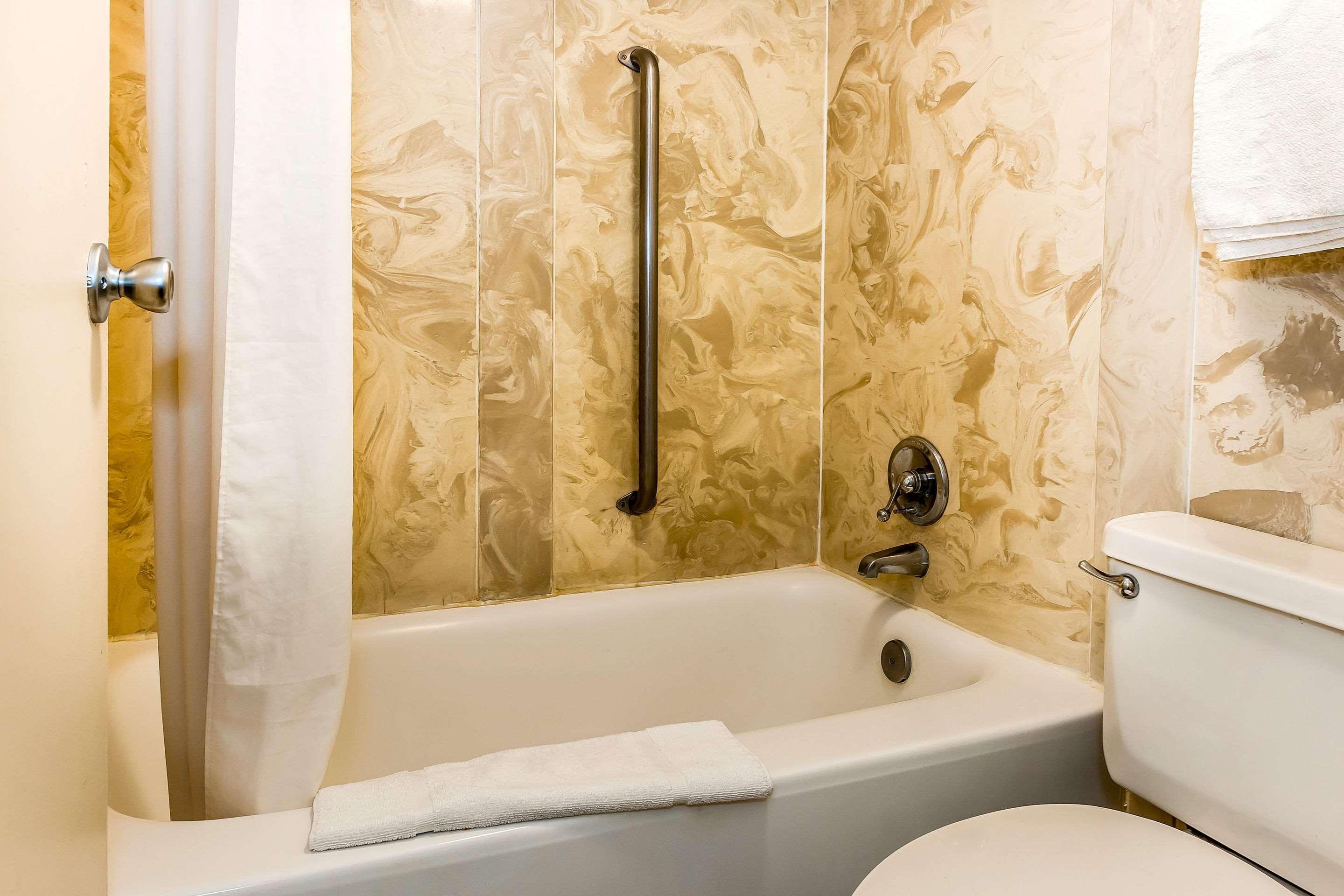Econo Hotel
