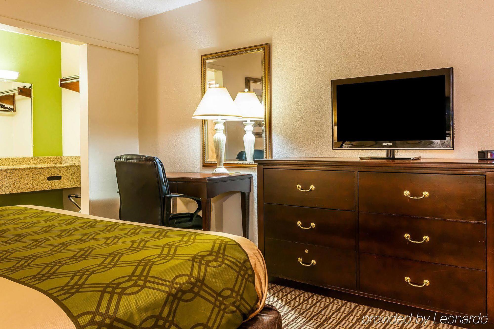 Econo Hotel
