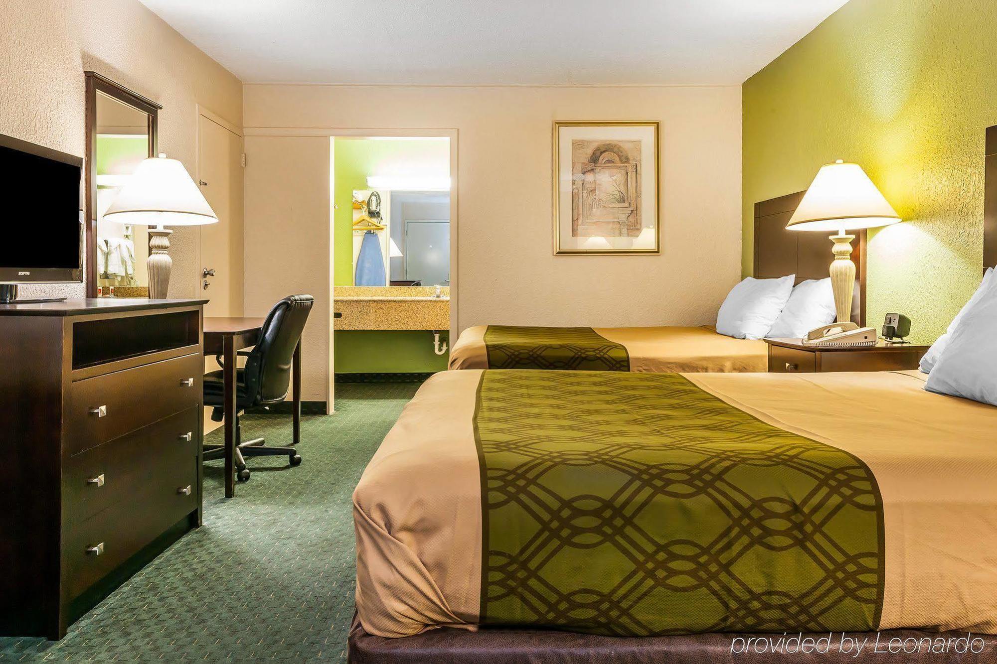 Econo Hotel 2*